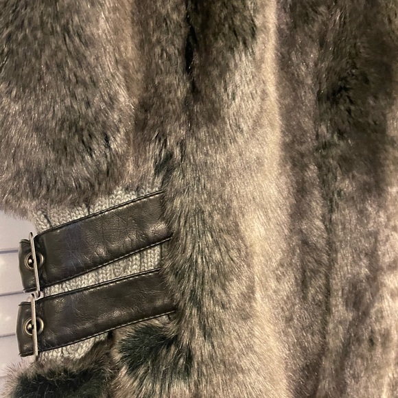 Fur Vest - Picture 9 of 9